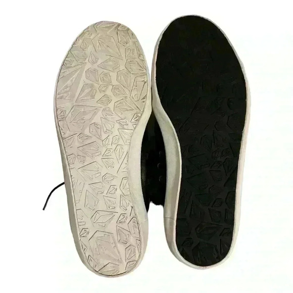 Volcom Buzz Women’s Mid Top Black Leather Sneakers Size 7 (Sample Shoe) - Picture 8 of 8